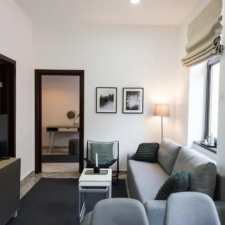 Apartment Charming Old Town Flat With Mountain View