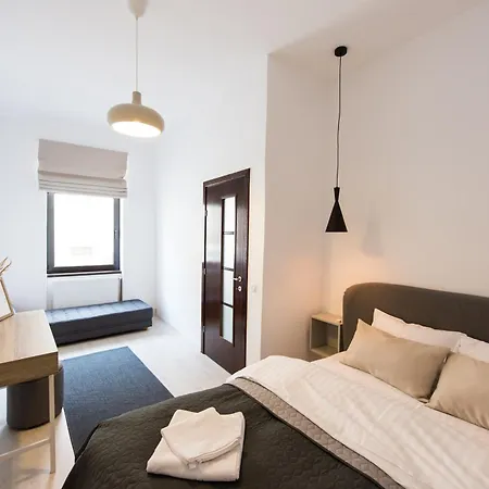 Apartment Charming Old Town Flat With Mountain View