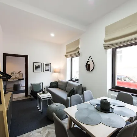 Charming Old Town Flat With Mountain View