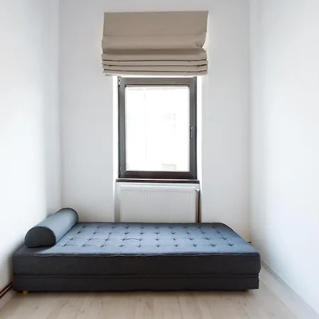 Apartment Charming Old Town Flat With Mountain View *