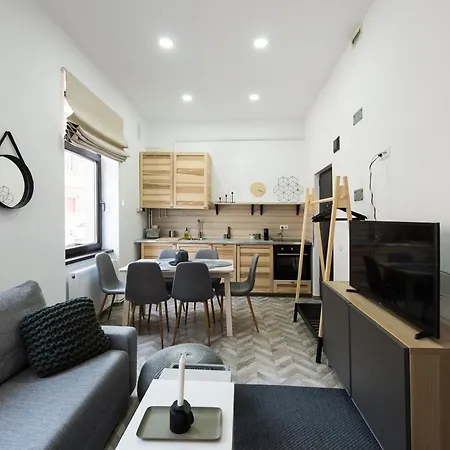 Apartment Charming Old Town Flat With Mountain View