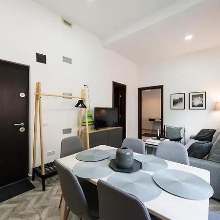 Apartment Charming Old Town Flat With Mountain View *
