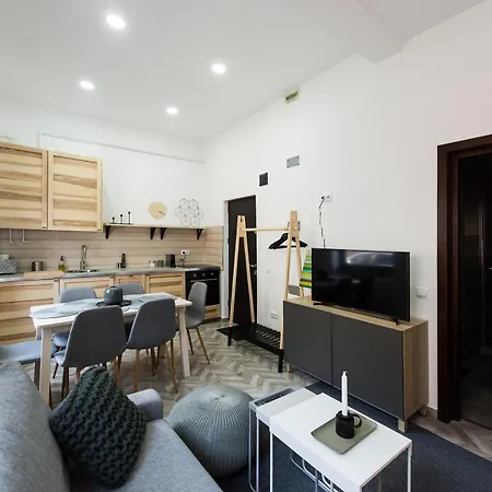 Charming Old Town Flat With Mountain View